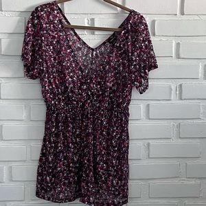 Torrid sheer floral stretch short sleeve top